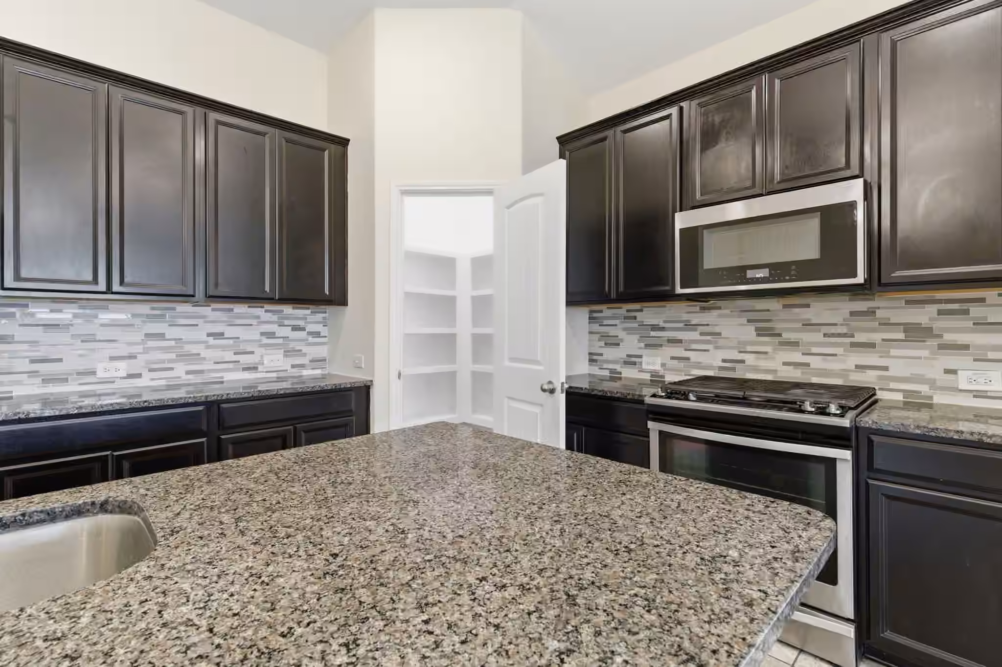 Photo 7 of 9127 Brazos Drive, Baytown, TX