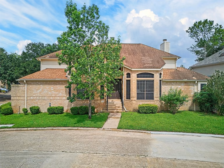 Photo 2 of 12929 Kingsbridge Lane, Houston, TX