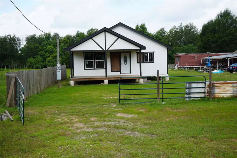 Photo of 48 County Road 3555, Cleveland, TX 77327