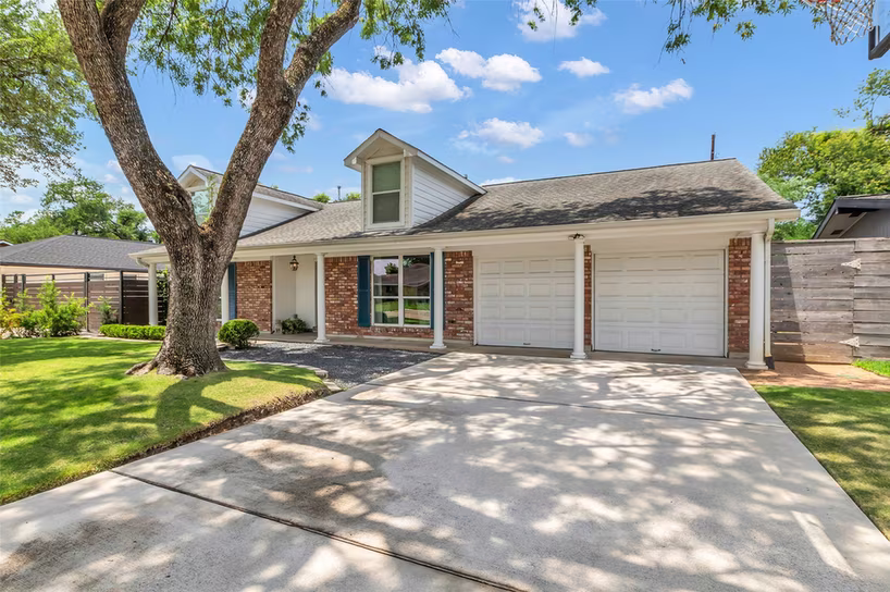 Photo 3 of 1819 Mill Creek Drive, Houston, TX
