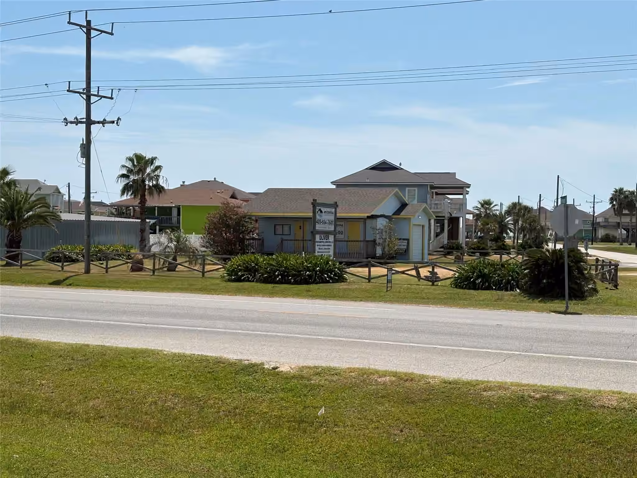 Photo 2 of 998 Ramada Boulevard, Crystal Beach, TX