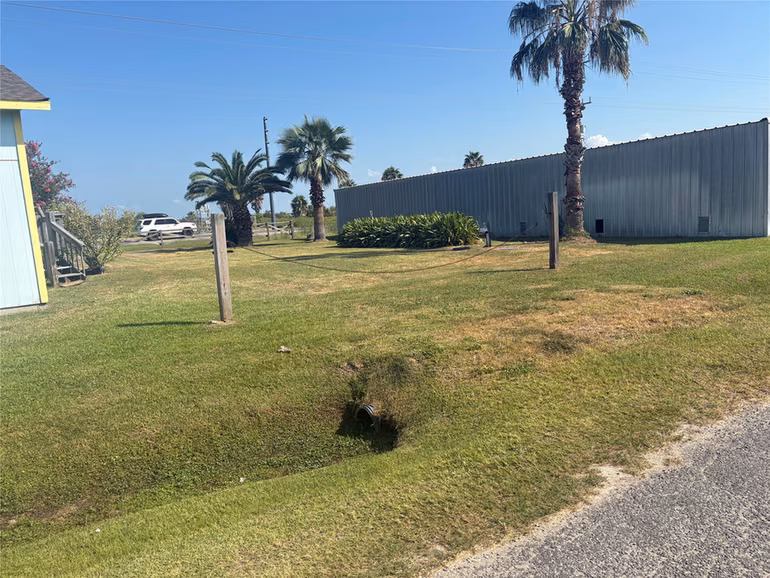 Photo 7 of 998 Ramada Boulevard, Crystal Beach, TX
