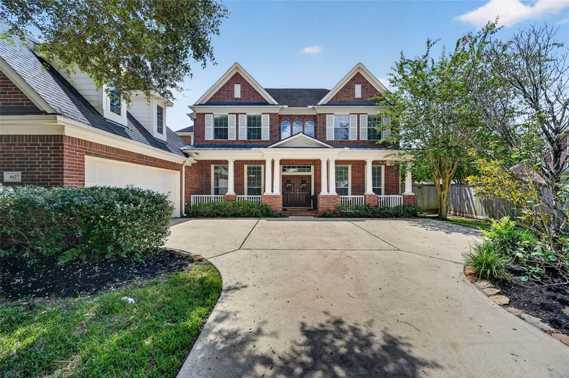 Photo 3 of 4627 Lake Knoll Court, Sugar Land, TX