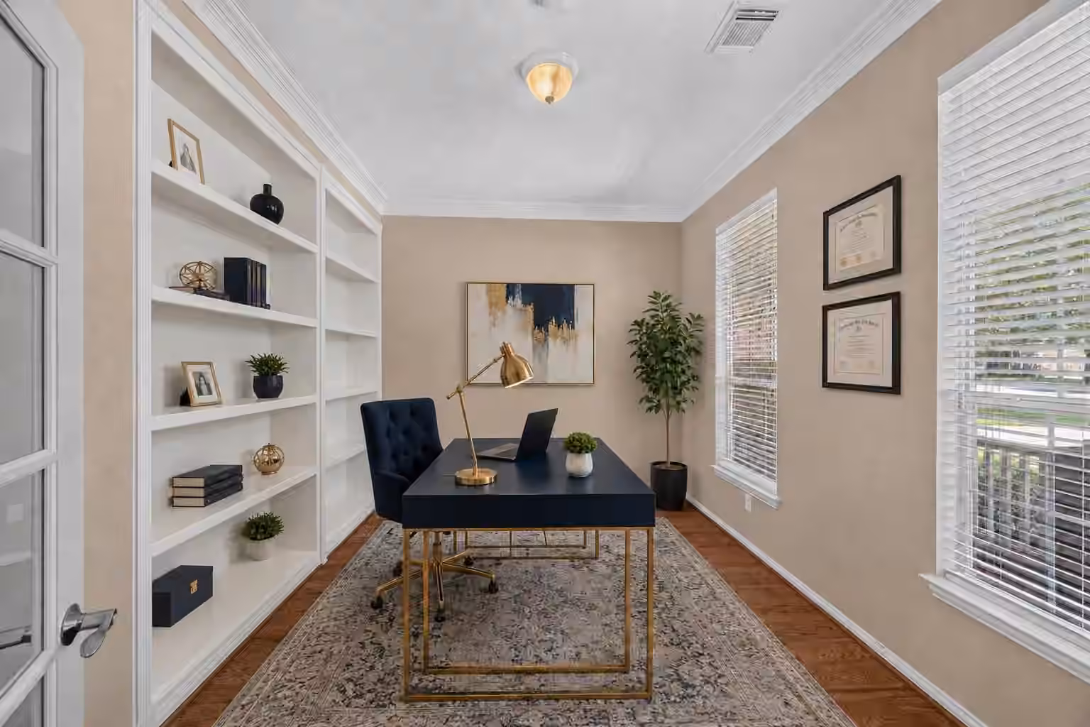 Photo 5 of 4627 Lake Knoll Court, Sugar Land, TX