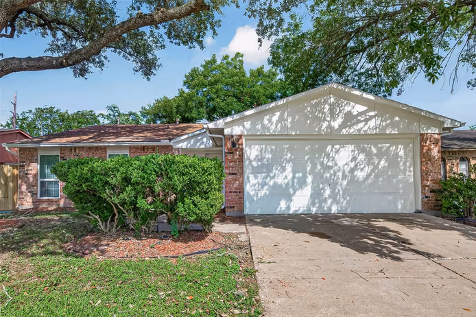 Photo 2 of 415 Lee Drive, Richmond, TX