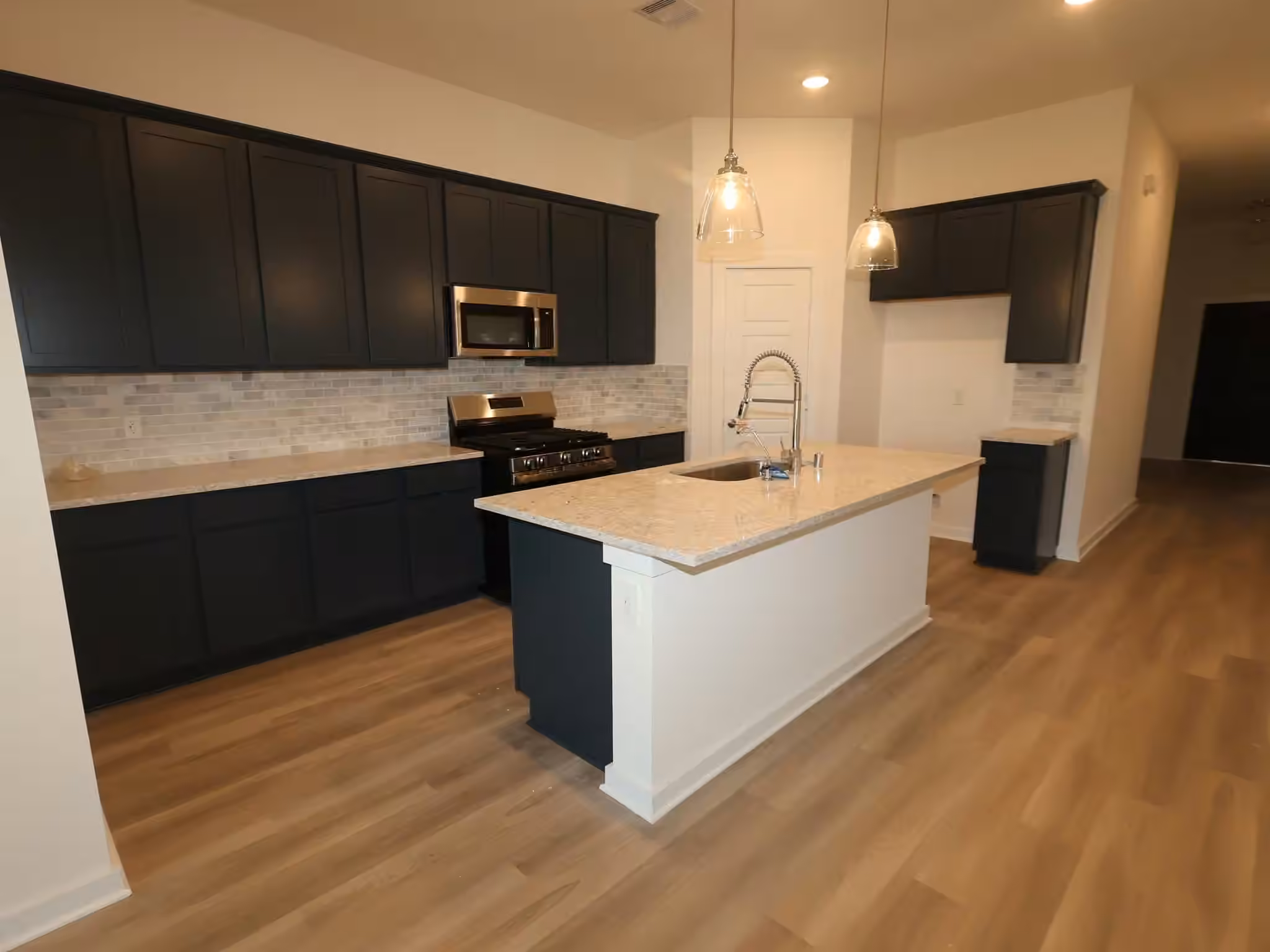 Photo 3 of 1070 Garnet Star Drive, La Marque, TX