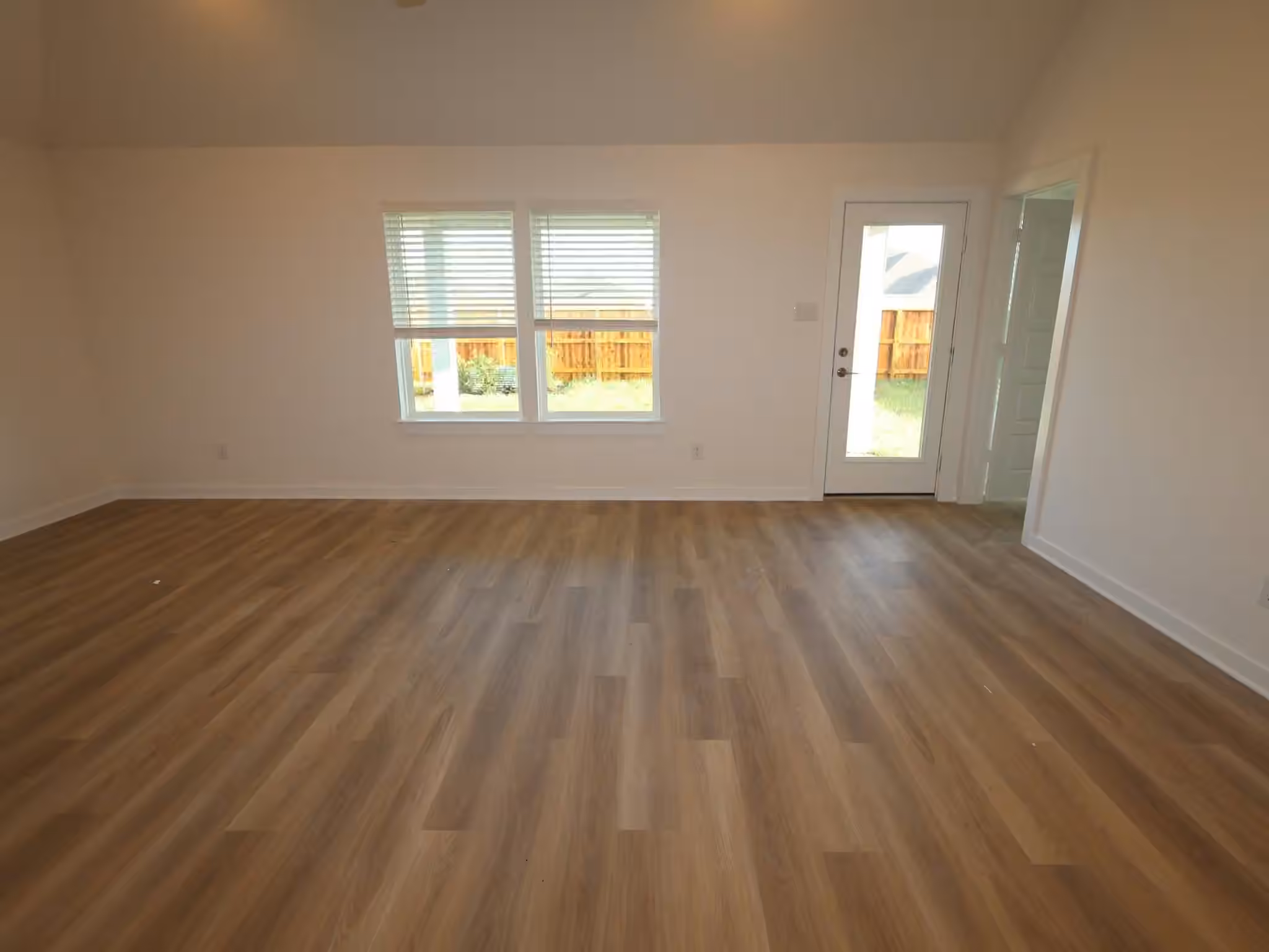 Photo 4 of 1070 Garnet Star Drive, La Marque, TX