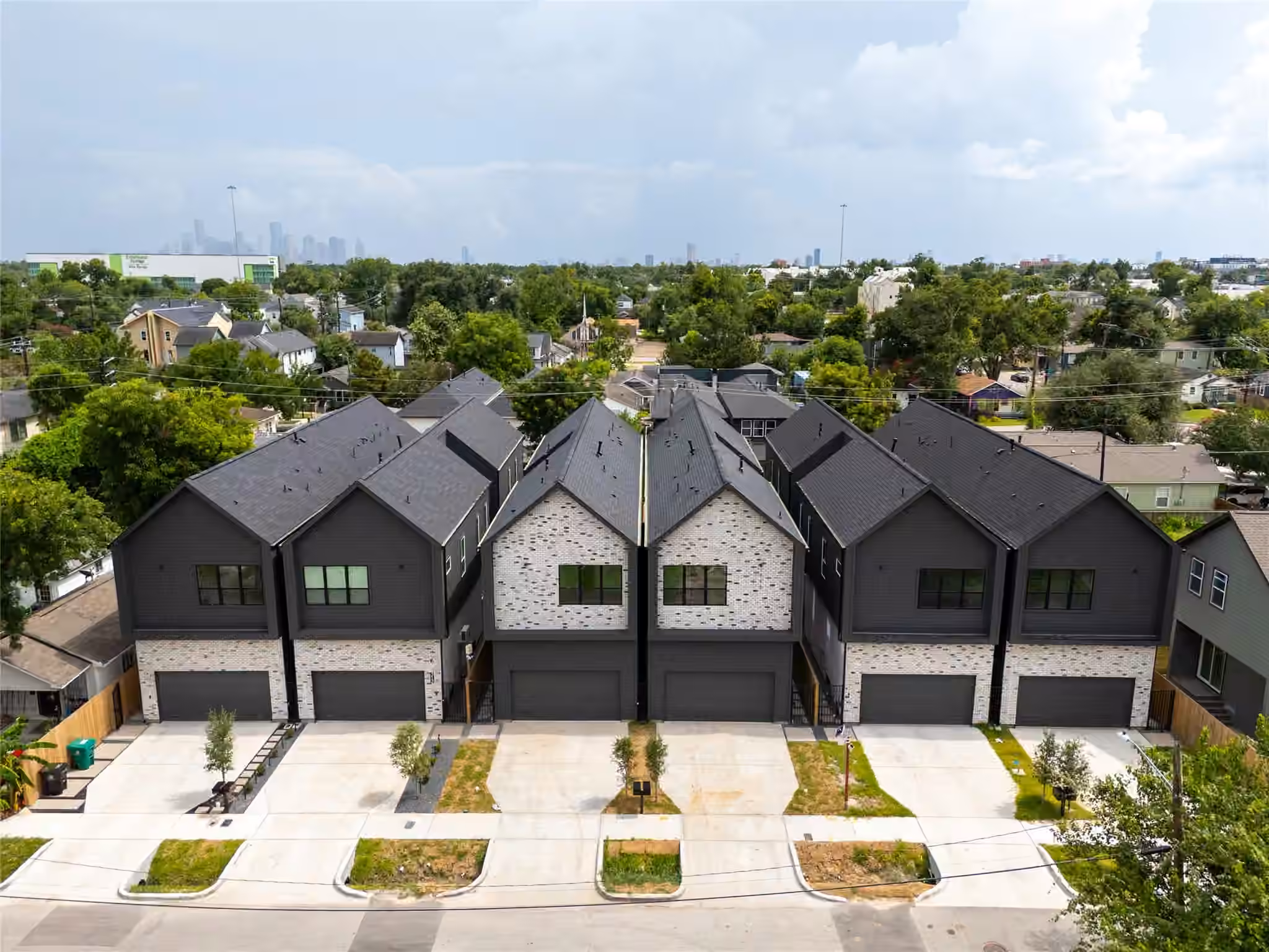 Photo 3 of 308 E 35th Street, Houston, TX