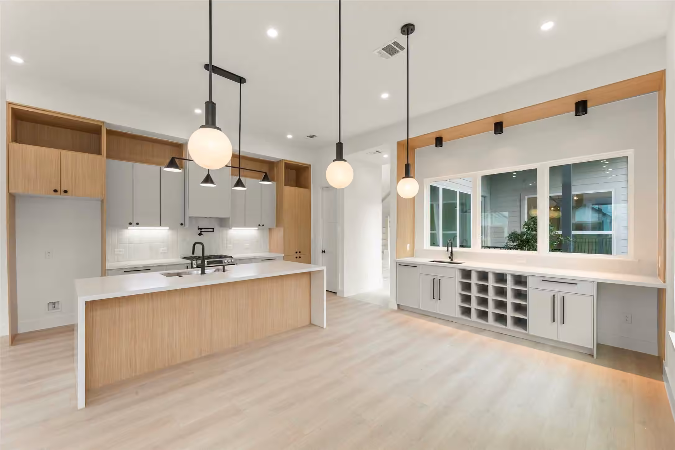 Photo 4 of 308 E 35th Street, Houston, TX