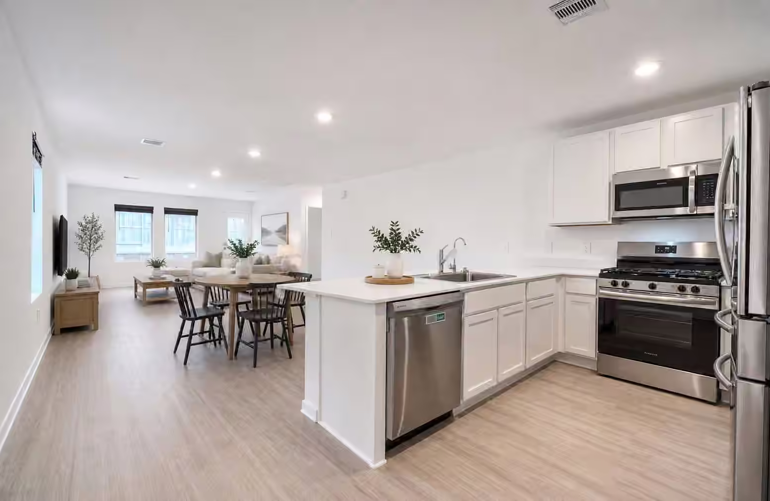 Photo 5 of 1537 San Sebastien Drive, Conroe, TX