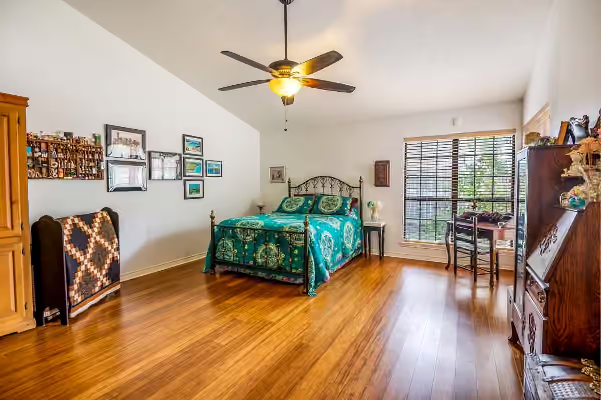 Photo 6 of 1401 Avenue O H, Huntsville, TX