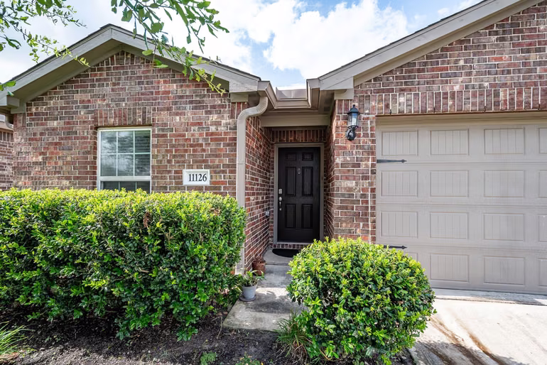 Photo 3 of 11126 Blue Grove Drive, Humble, TX