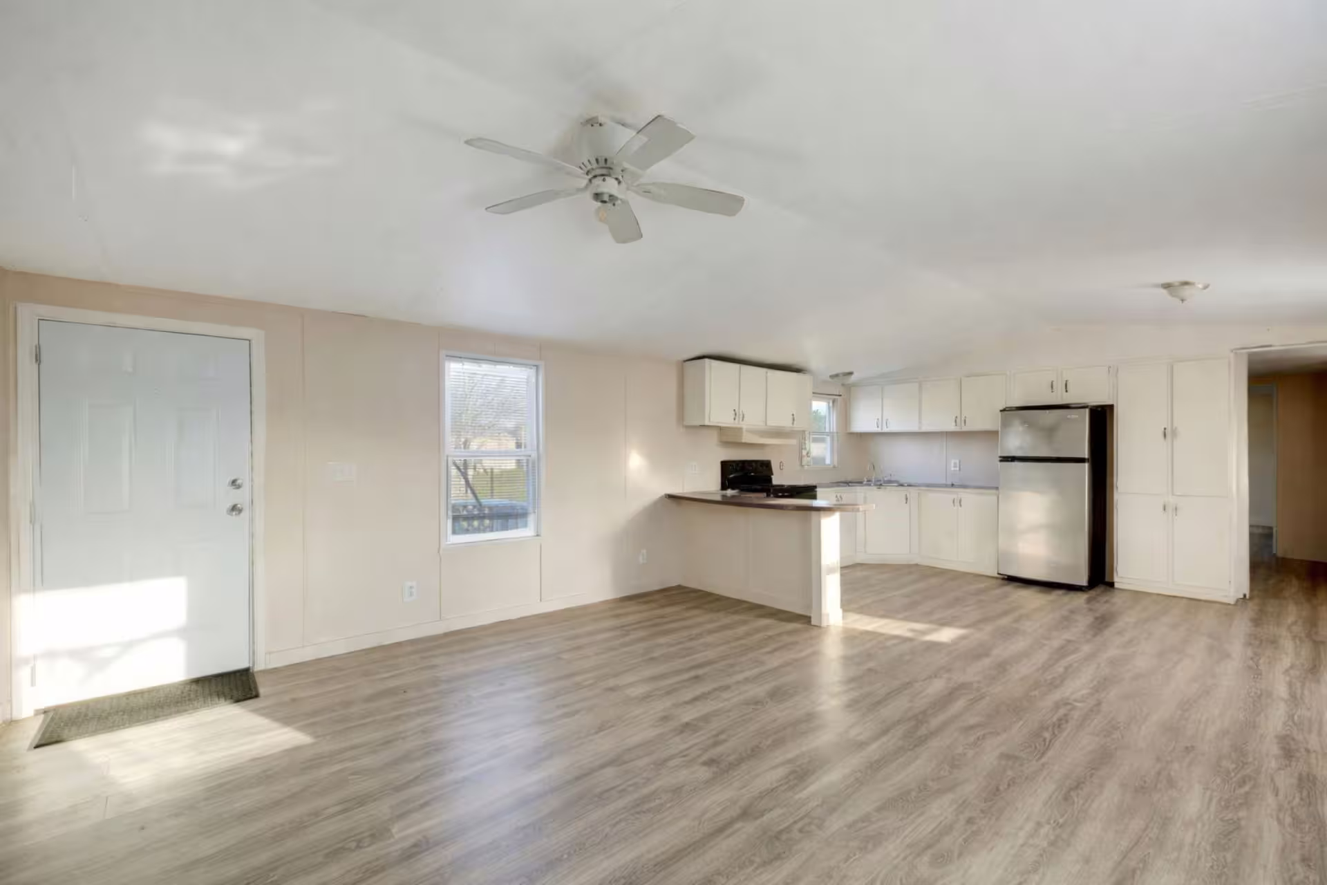 Photo 6 of 1643 County Road 3545, Cleveland, TX