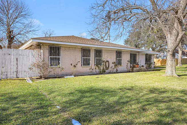 Photo 4 of 2109 Britton Street, Baytown, TX