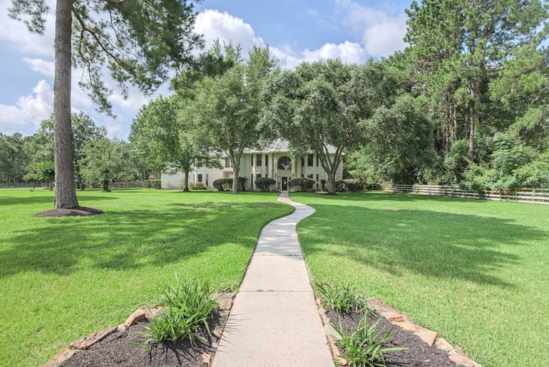 Photo 2 of 35823 Post Oak Circle, Magnolia, TX
