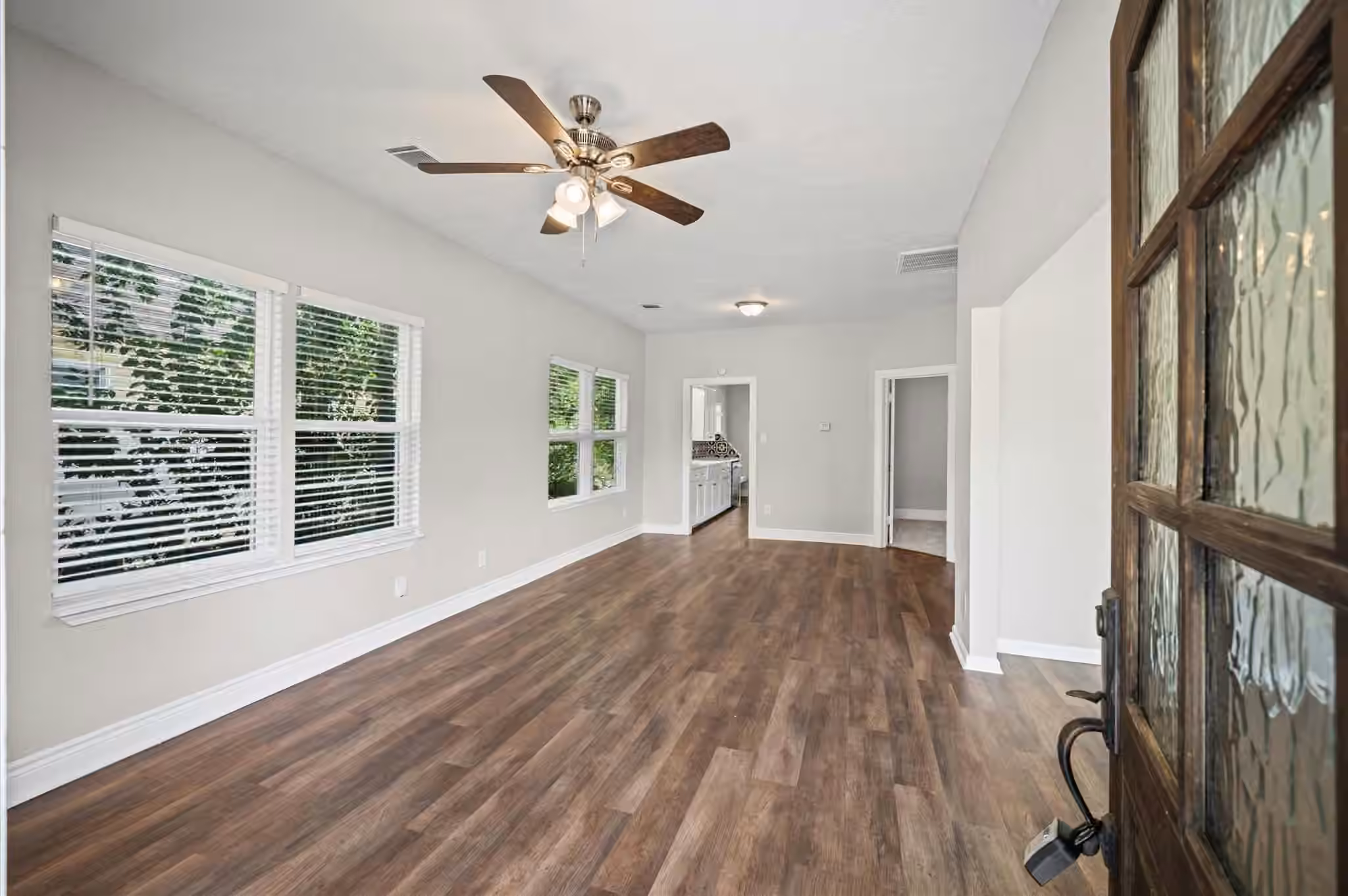 Photo 5 of 909 King Street, Houston, TX