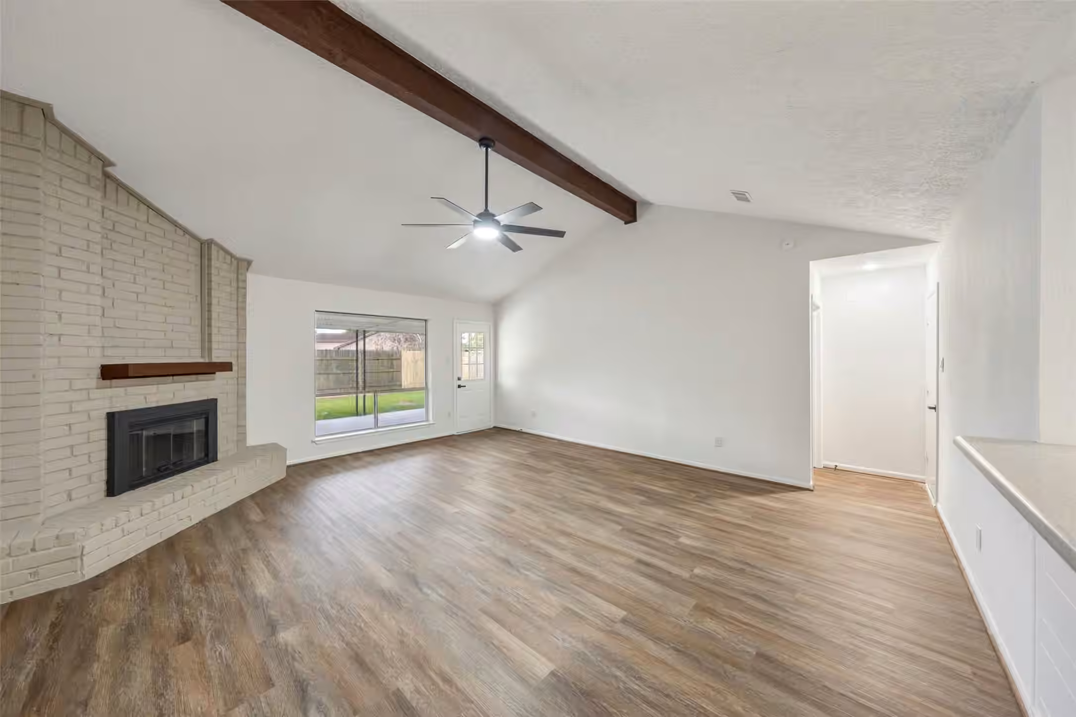 Photo 5 of 9014 Kirkmont Drive, Houston, TX