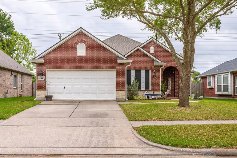 Photo 2 of 5135 Candlewood Drive, League City, TX