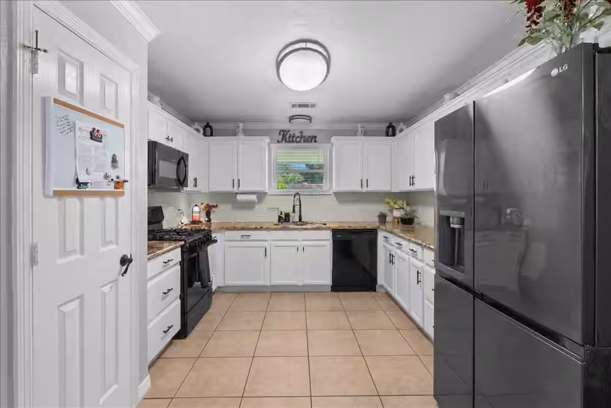 Photo 3 of 12116 Mills Lane, Houston, TX