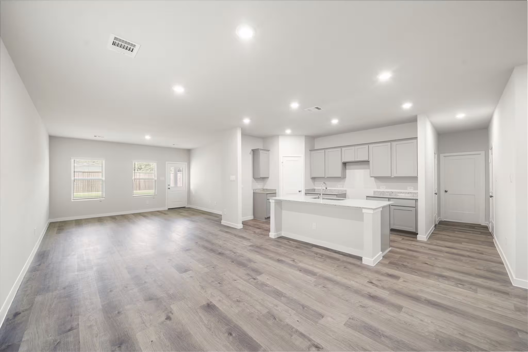 Photo 6 of 11334 Youngquist Drive, Mont Belvieu, TX