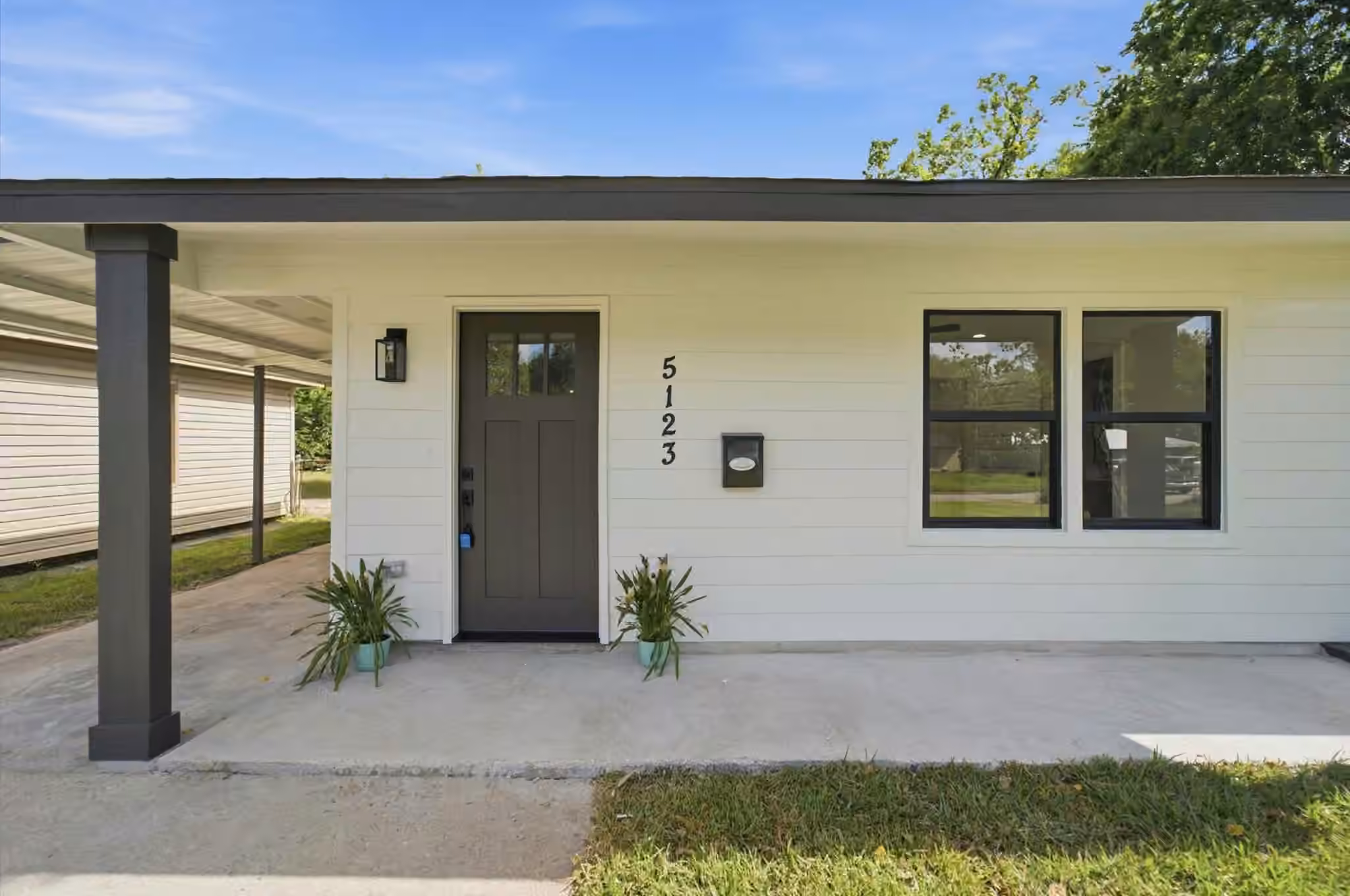 Photo 4 of 5123 Willow Glen Drive, Houston, TX