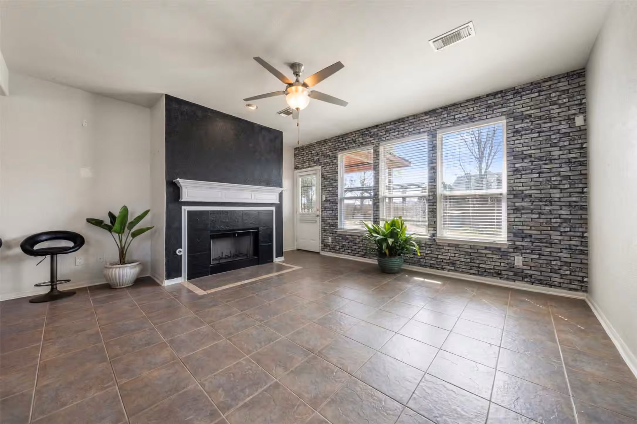 Photo 4 of 2990 Creek Falls Court, Pearland, TX
