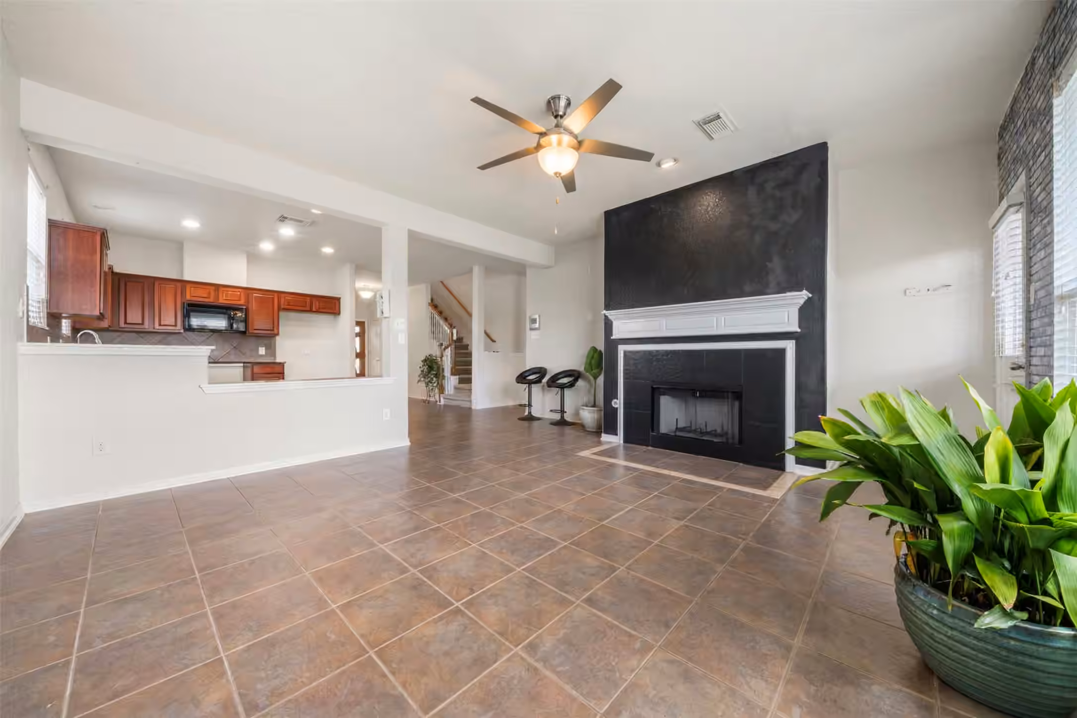 Photo 5 of 2990 Creek Falls Court, Pearland, TX