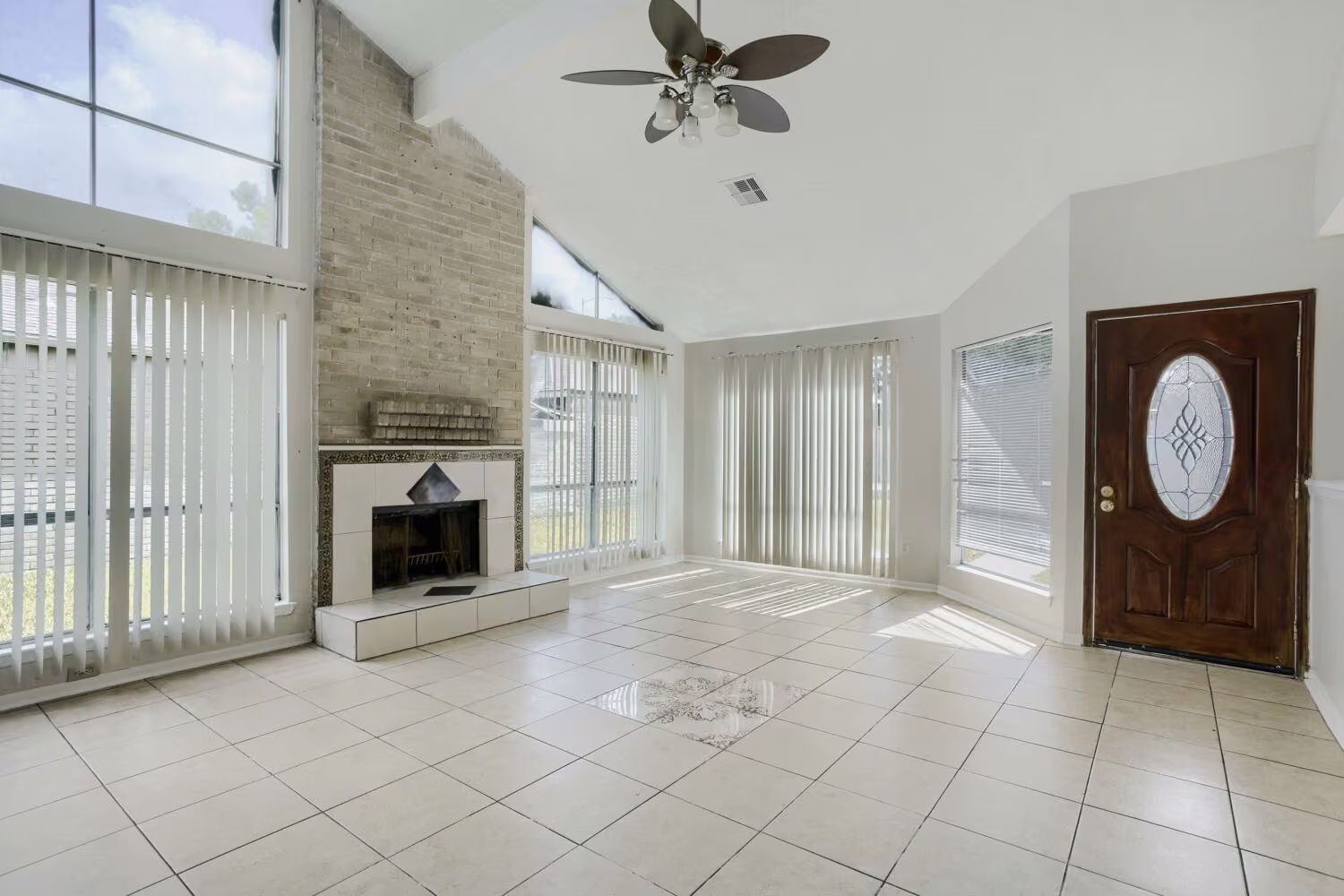 Photo 4 of 12410 Sungate Lane, Houston, TX