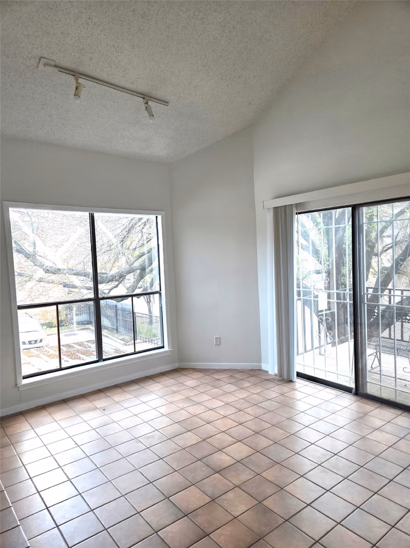 Photo 3 of 10154 Waterstone Drive, Houston, TX