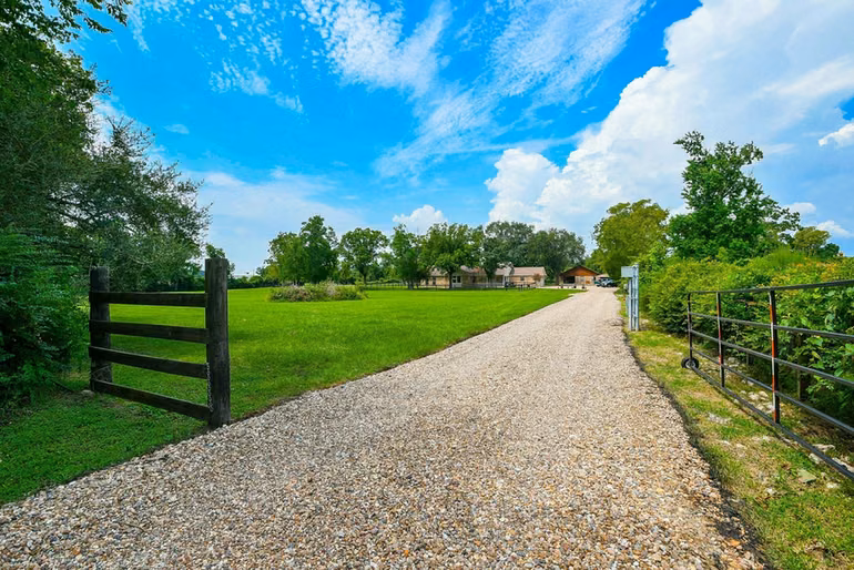 Photo of 22035 Buescher Road, Tomball, TX 77377