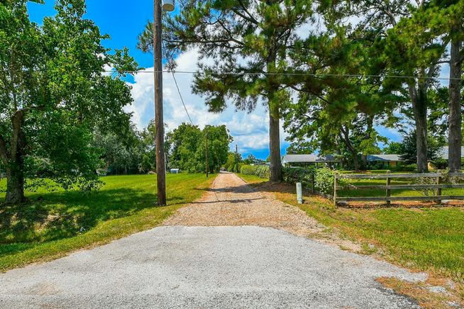 Photo 3 of 22035 Buescher Road, Tomball, TX