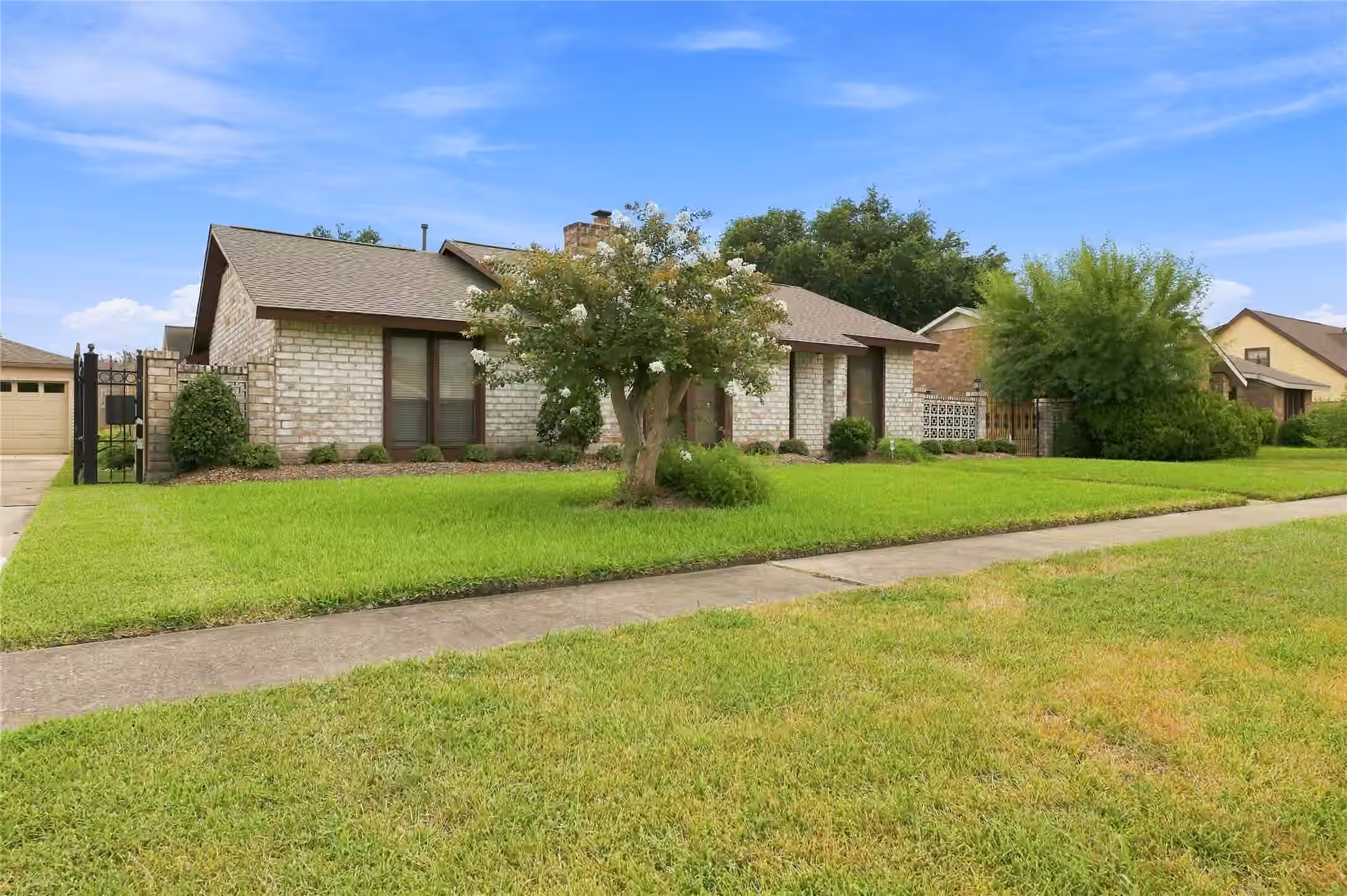 Photo 2 of 10126 Sagegreen Drive, Houston, TX
