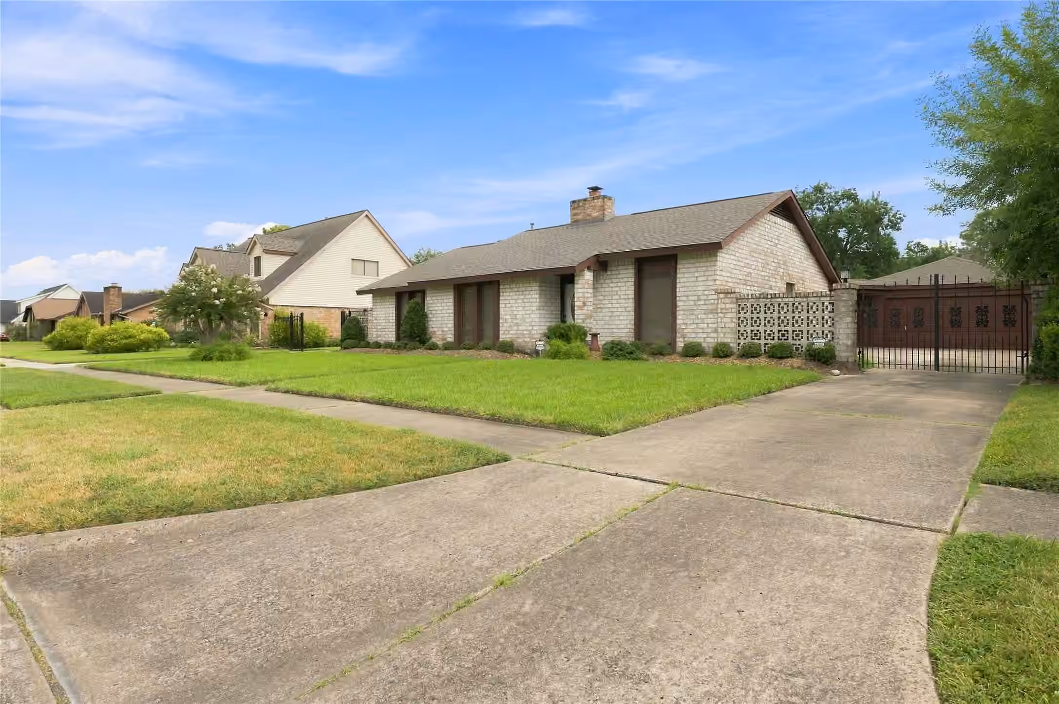 Photo 3 of 10126 Sagegreen Drive, Houston, TX