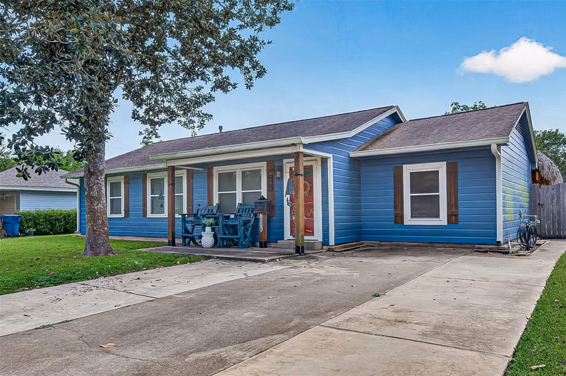 Photo 2 of 206 S Mattson Street, West Columbia, TX