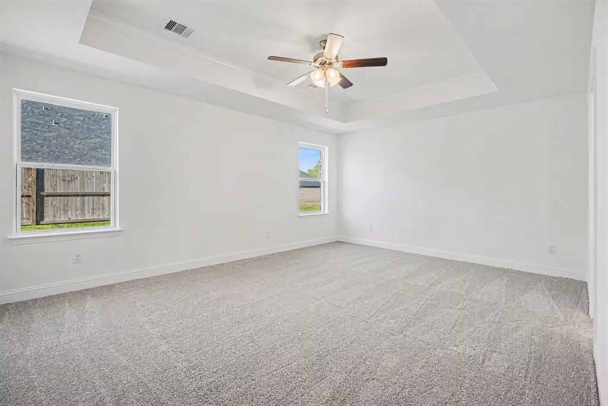 Photo 4 of 8 Keystone Court, Angleton, TX