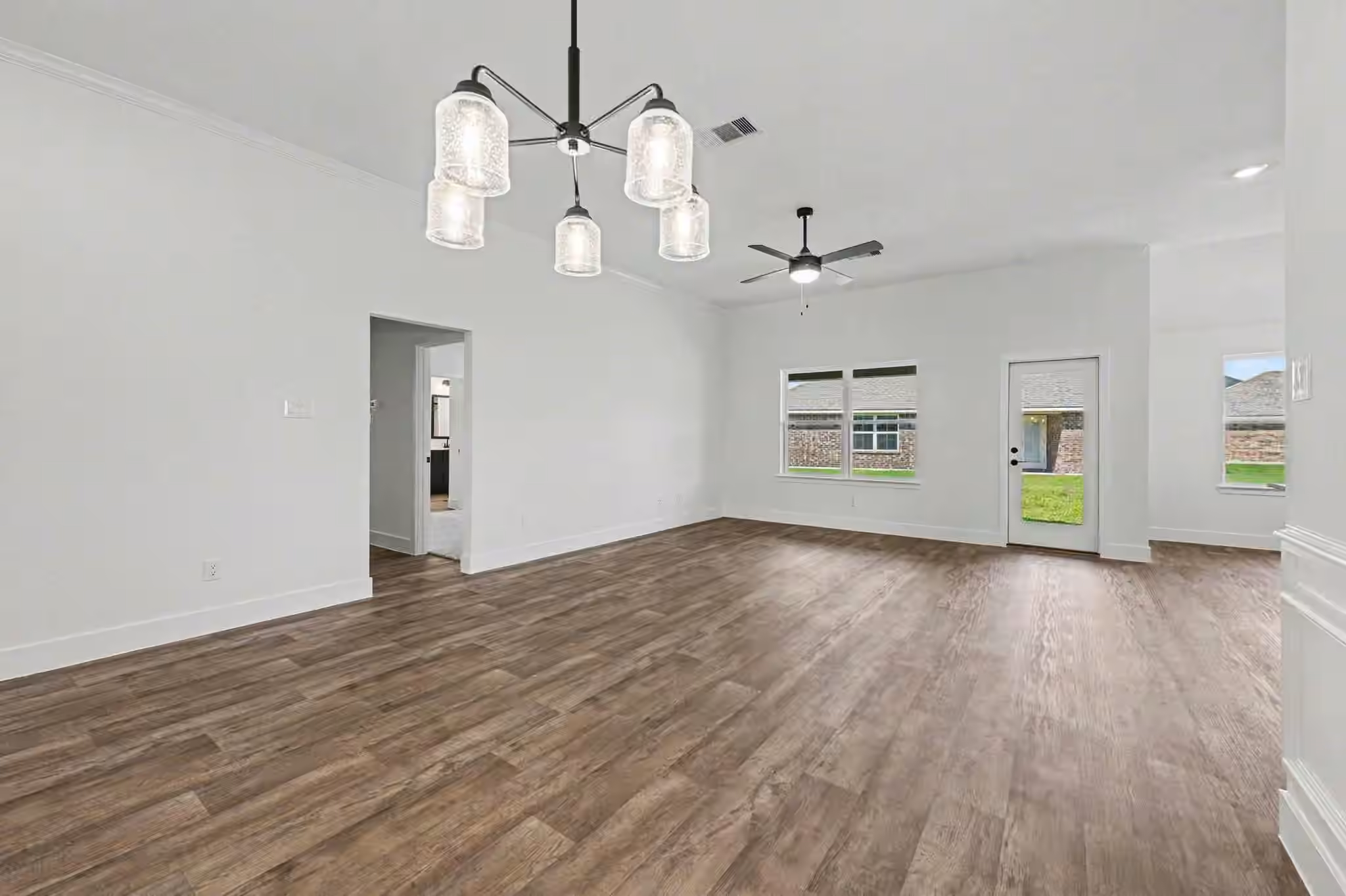 Photo 7 of 8 Keystone Court, Angleton, TX