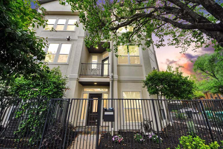 Photo 2 of 1402 Wentworth Street, Houston, TX