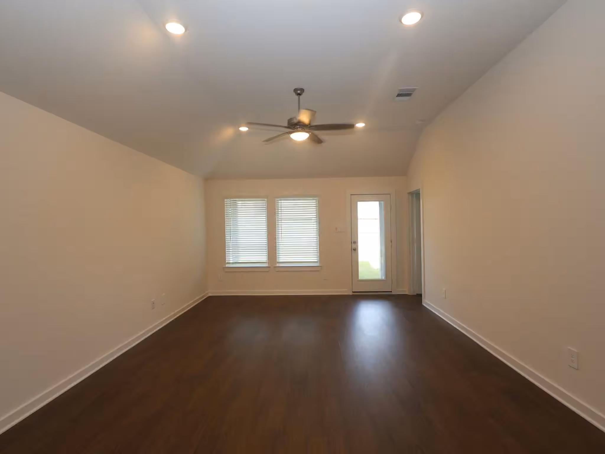 Photo 4 of 16831 Cockspur Hawthorn Lane, New Caney, TX