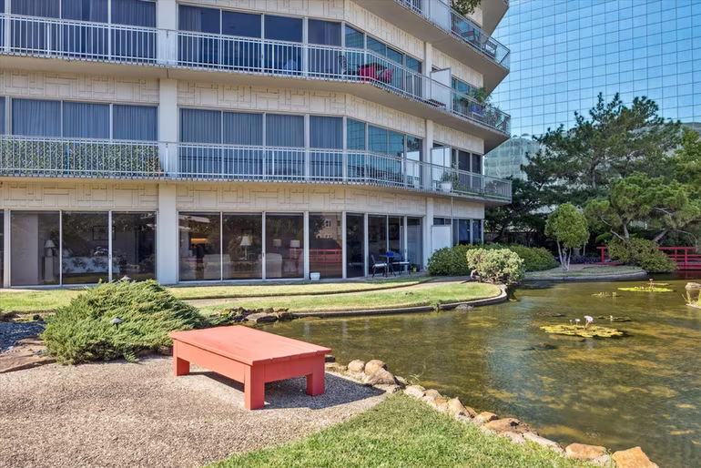 Photo 5 of 5050 Woodway Drive 2D, Houston, TX
