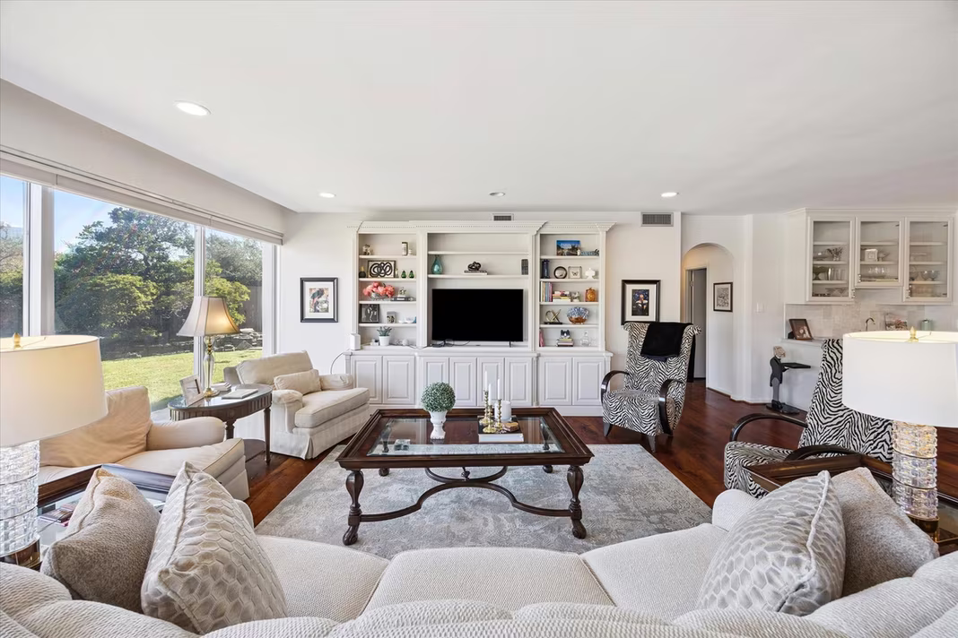 Photo 6 of 5050 Woodway Drive 2D, Houston, TX