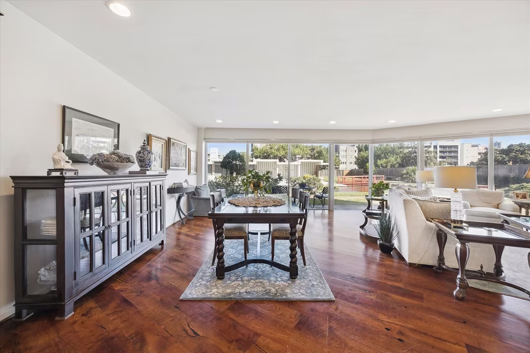 Photo 7 of 5050 Woodway Drive 2D, Houston, TX