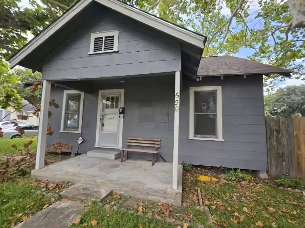 Photo of 600 E Fayle Street, Baytown, TX