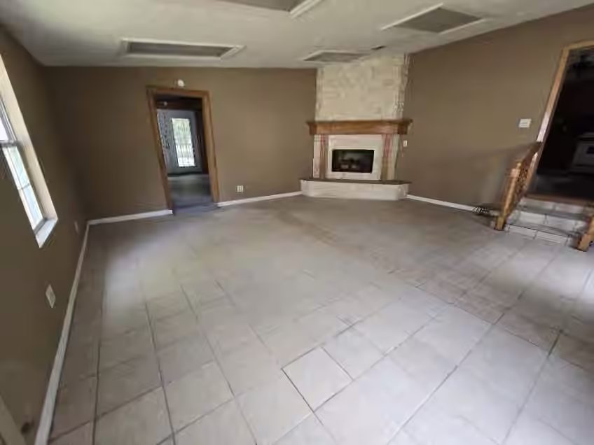 Photo 3 of 600 E Fayle Street, Baytown, TX