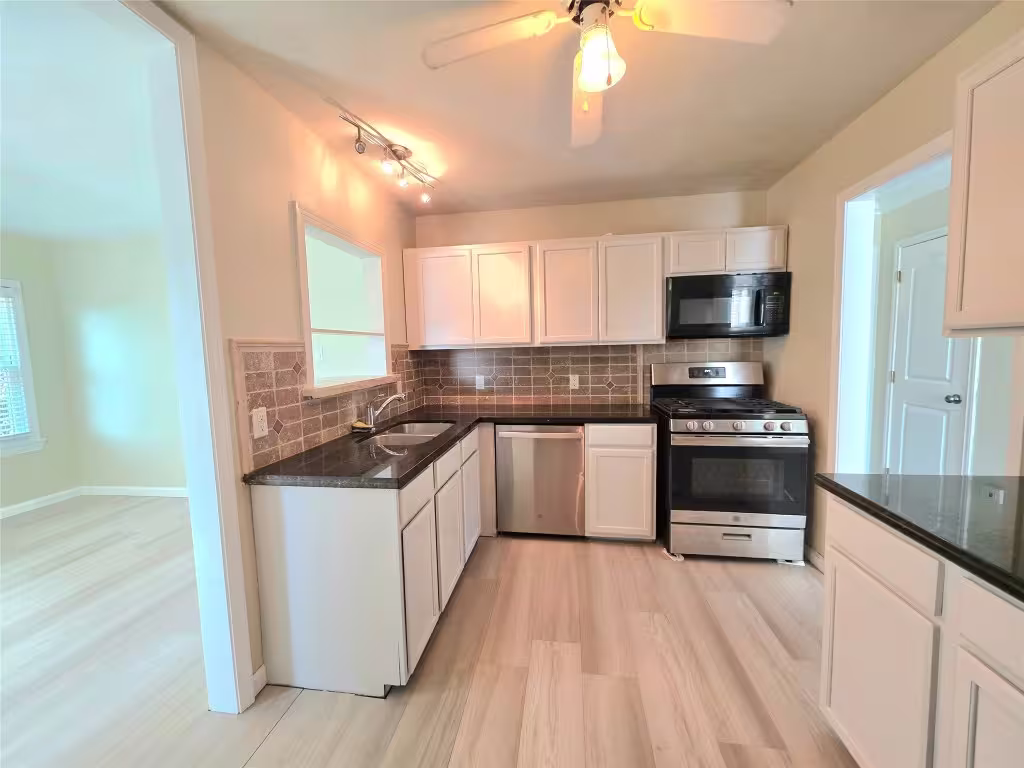 Photo 4 of 118 Whiting Street, Galveston, TX