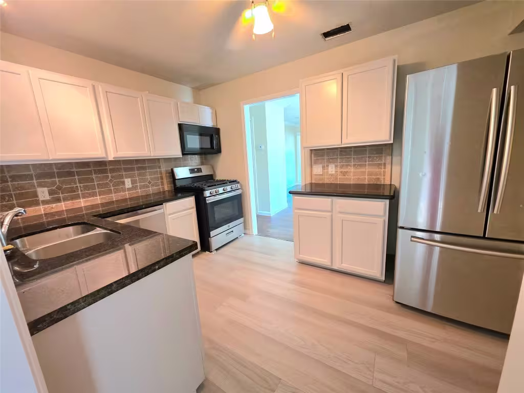 Photo 5 of 118 Whiting Street, Galveston, TX