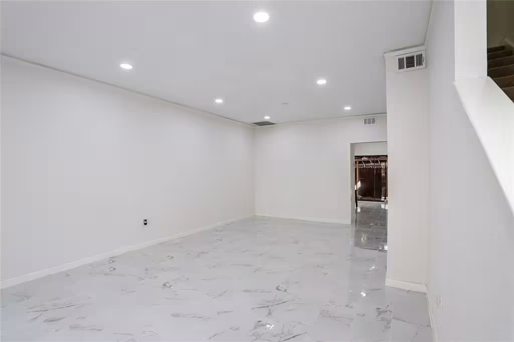 Photo 4 of 840 Threadneedle Street 181, Houston, TX