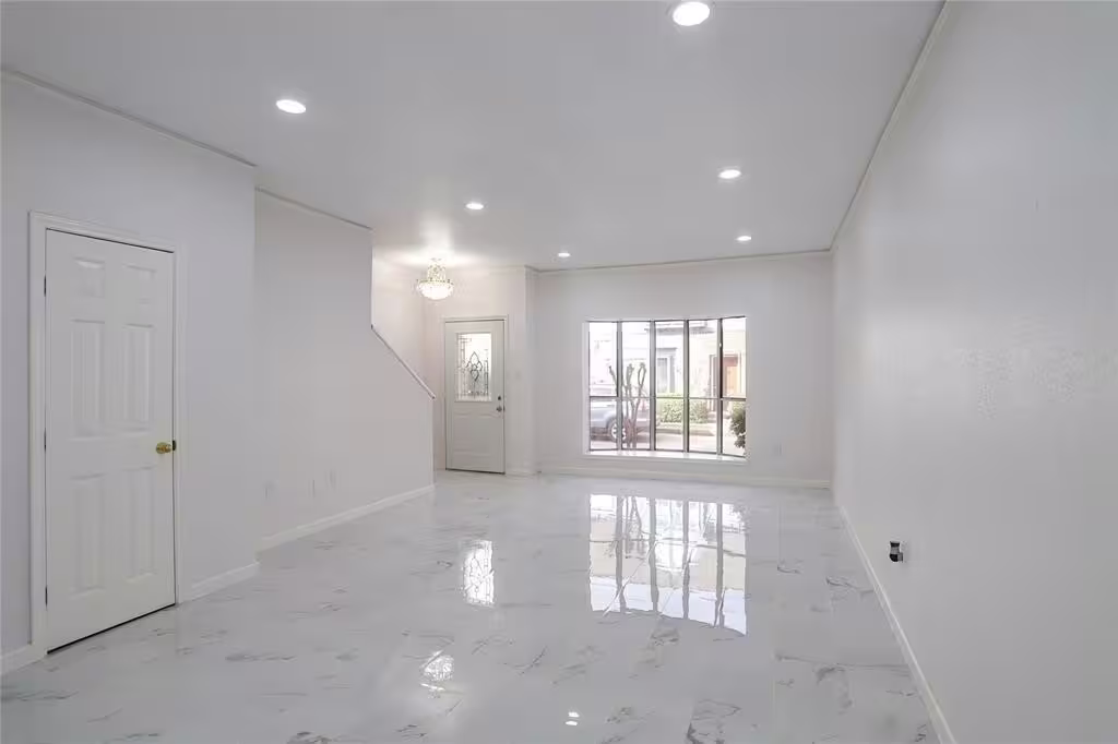 Photo 5 of 840 Threadneedle Street 181, Houston, TX