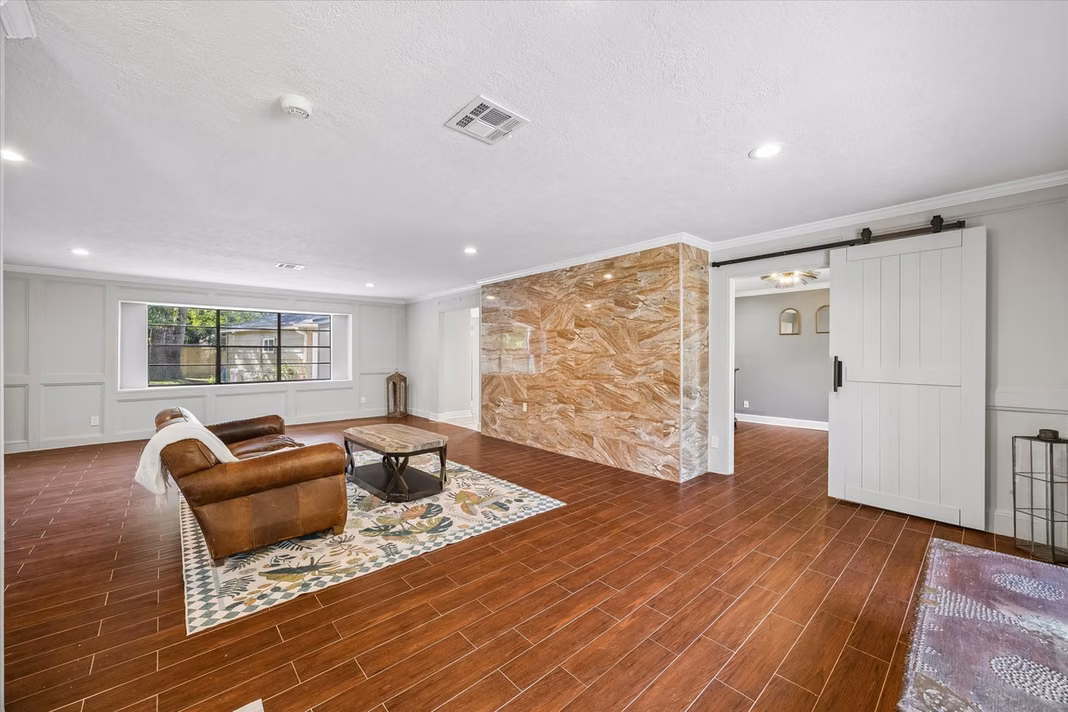 Photo 4 of 7827 Zilonis Court, Jersey Village, TX