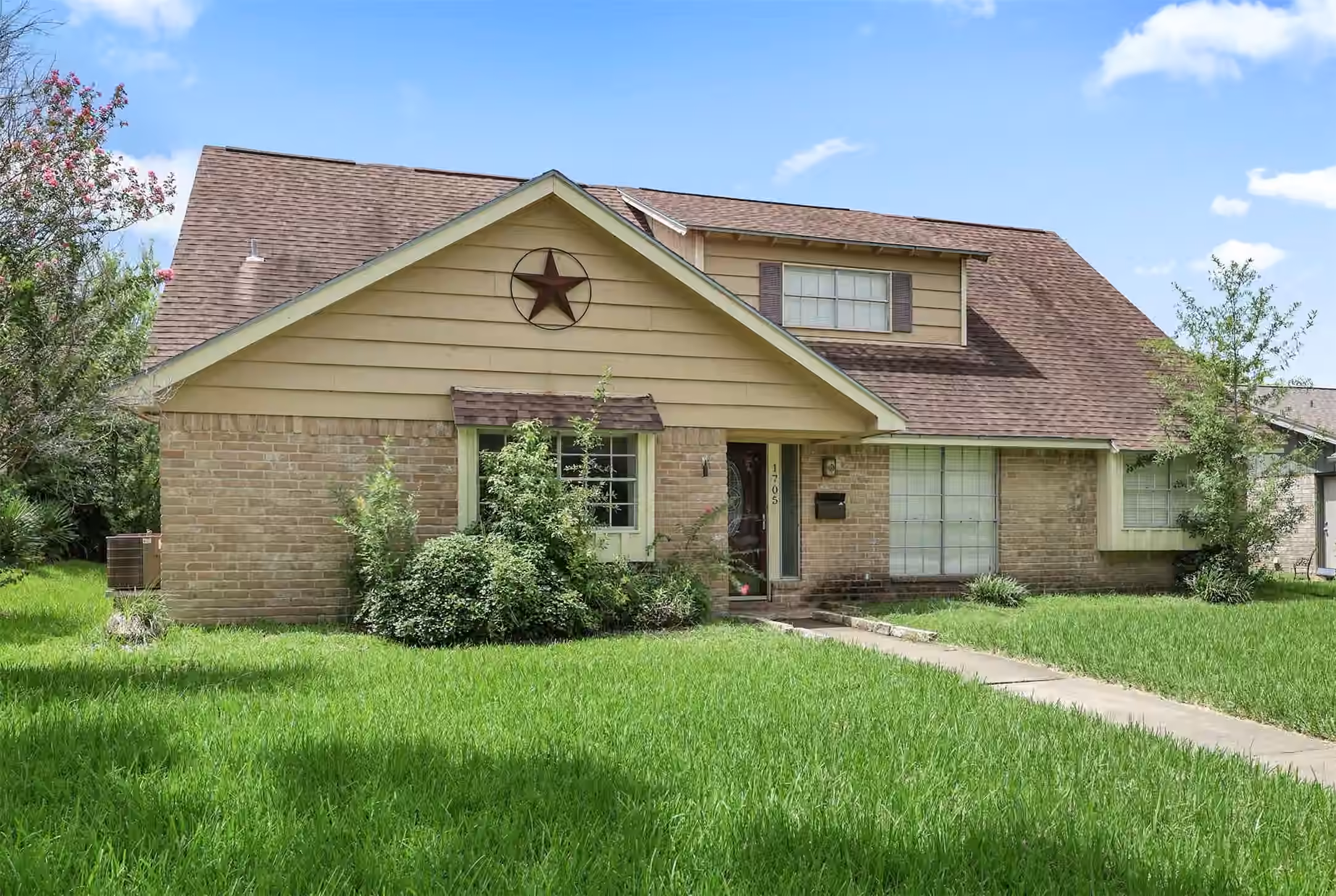 Photo 2 of 1705 20th Avenue N, Texas City, TX