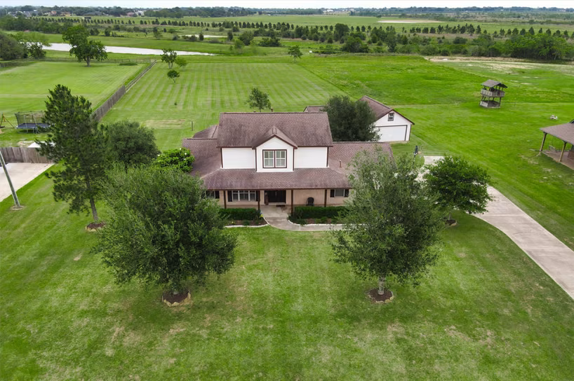 Photo 3 of 3026 Dees Circle, Sealy, TX